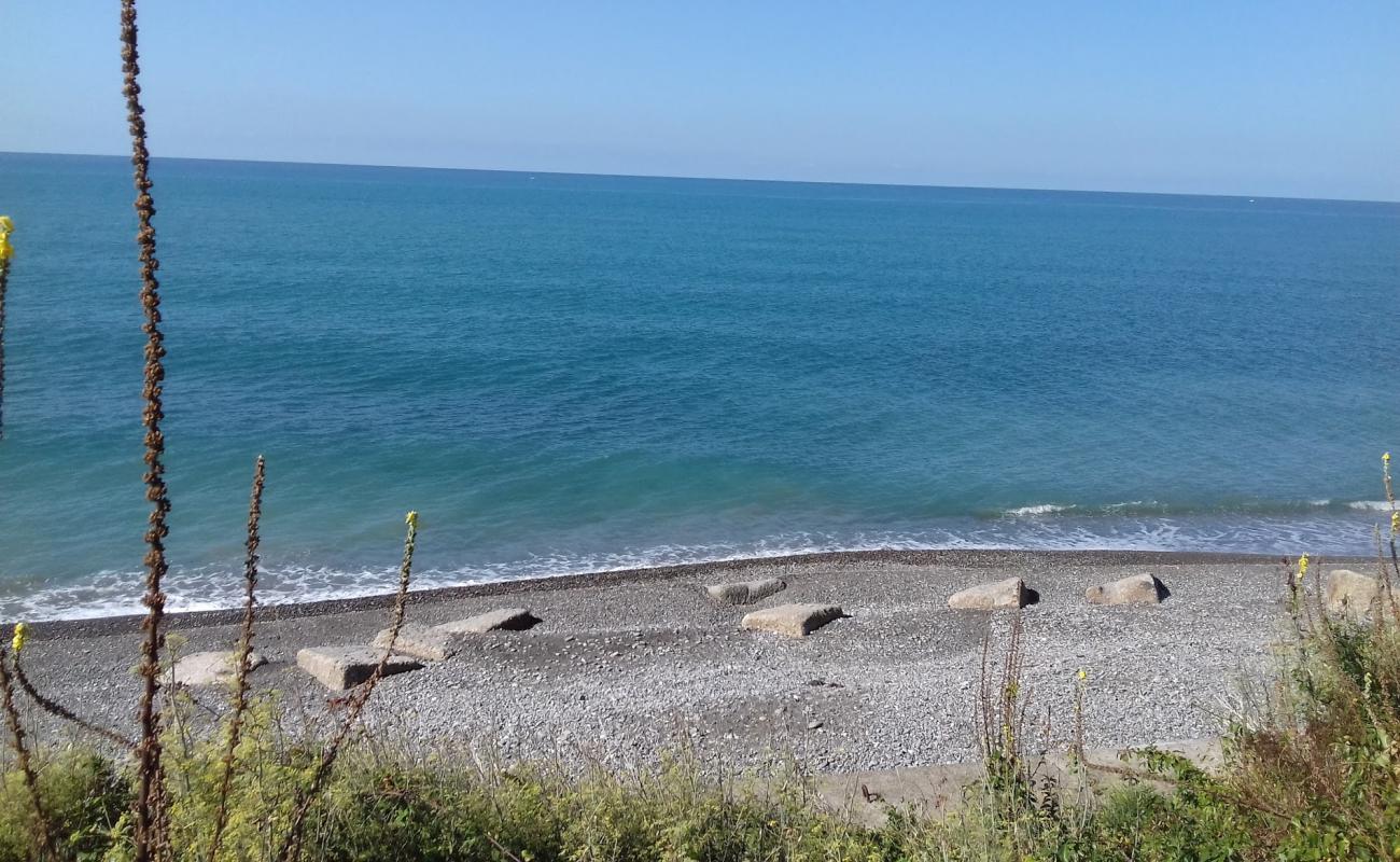Katkova Shchel beach'in fotoğrafı gri çakıl taşı yüzey ile