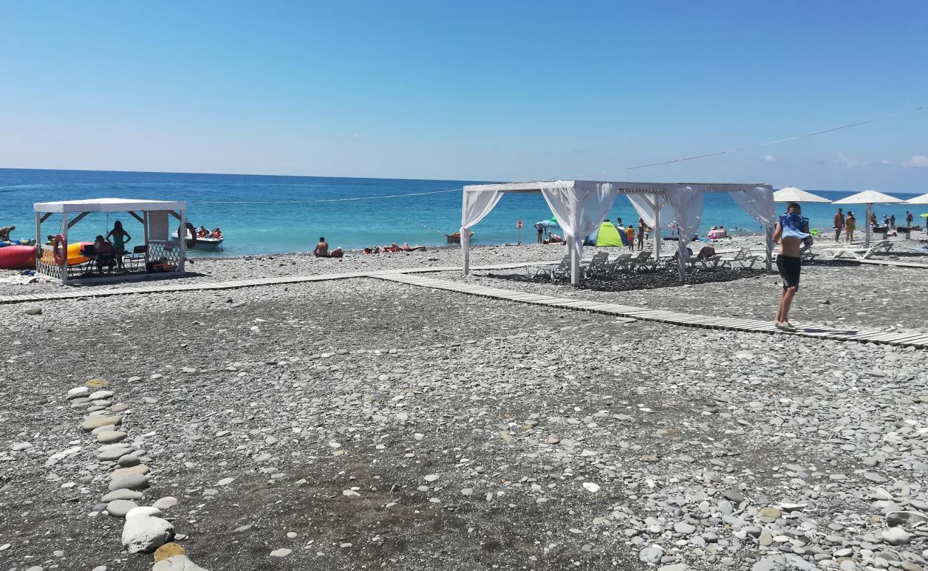 Volkonka beach'in fotoğrafı gri çakıl taşı yüzey ile