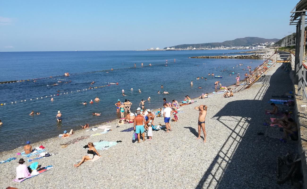 Vesna beach'in fotoğrafı gri çakıl taşı yüzey ile