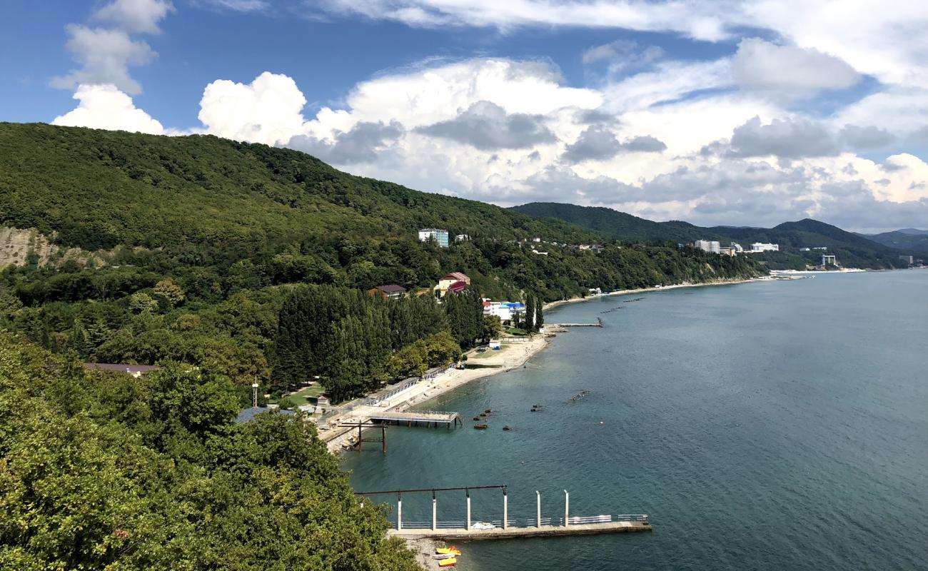 Neftyanik Sibiri'in fotoğrafı gri çakıl taşı yüzey ile