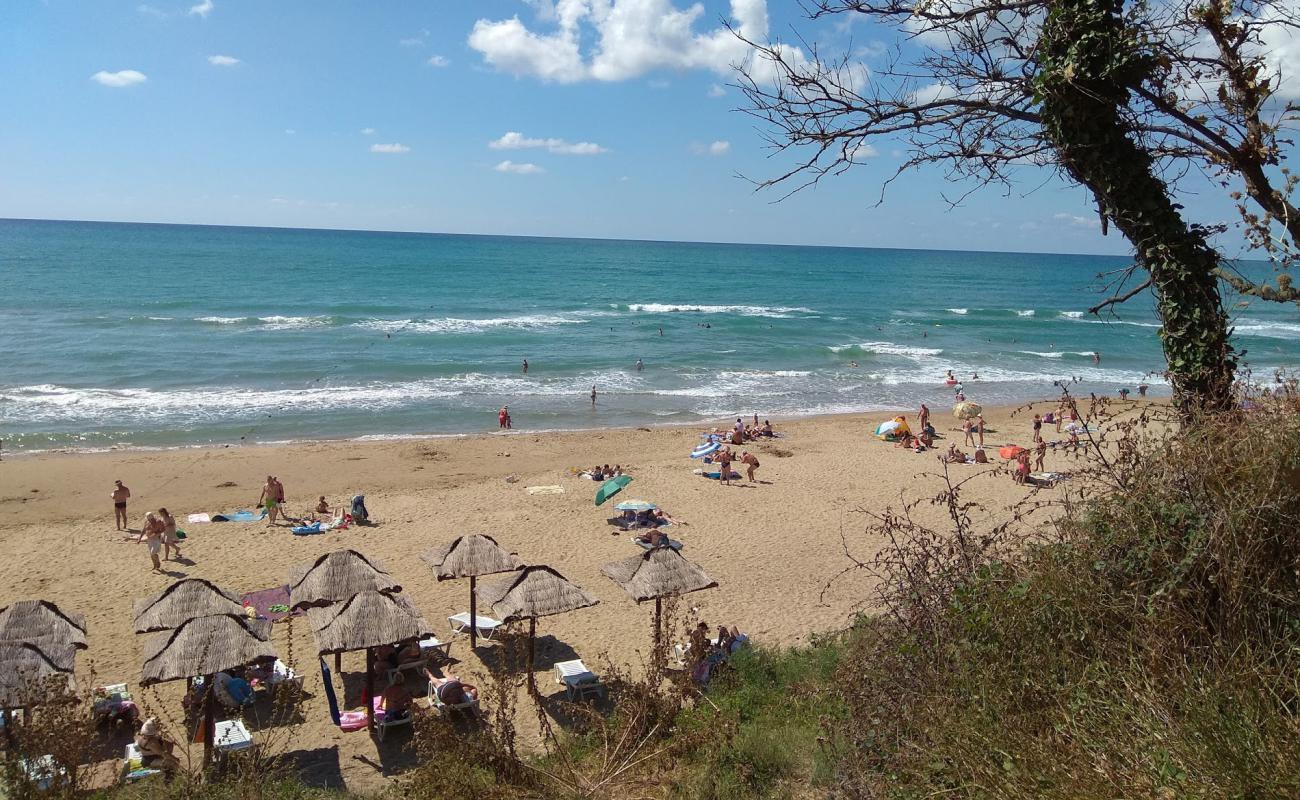 Vostok beach'in fotoğrafı açık bej kum yüzey ile