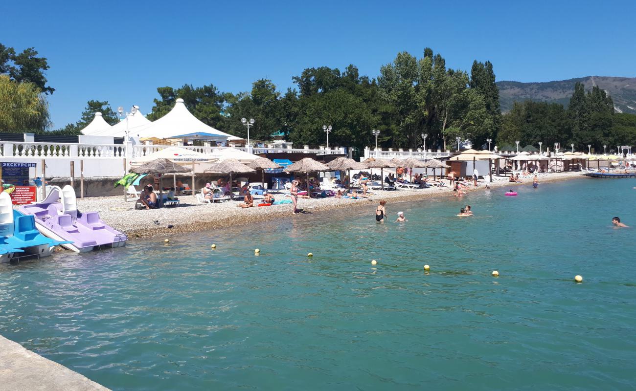Prichal Golubaya Volna'in fotoğrafı bej çakıl yüzey ile