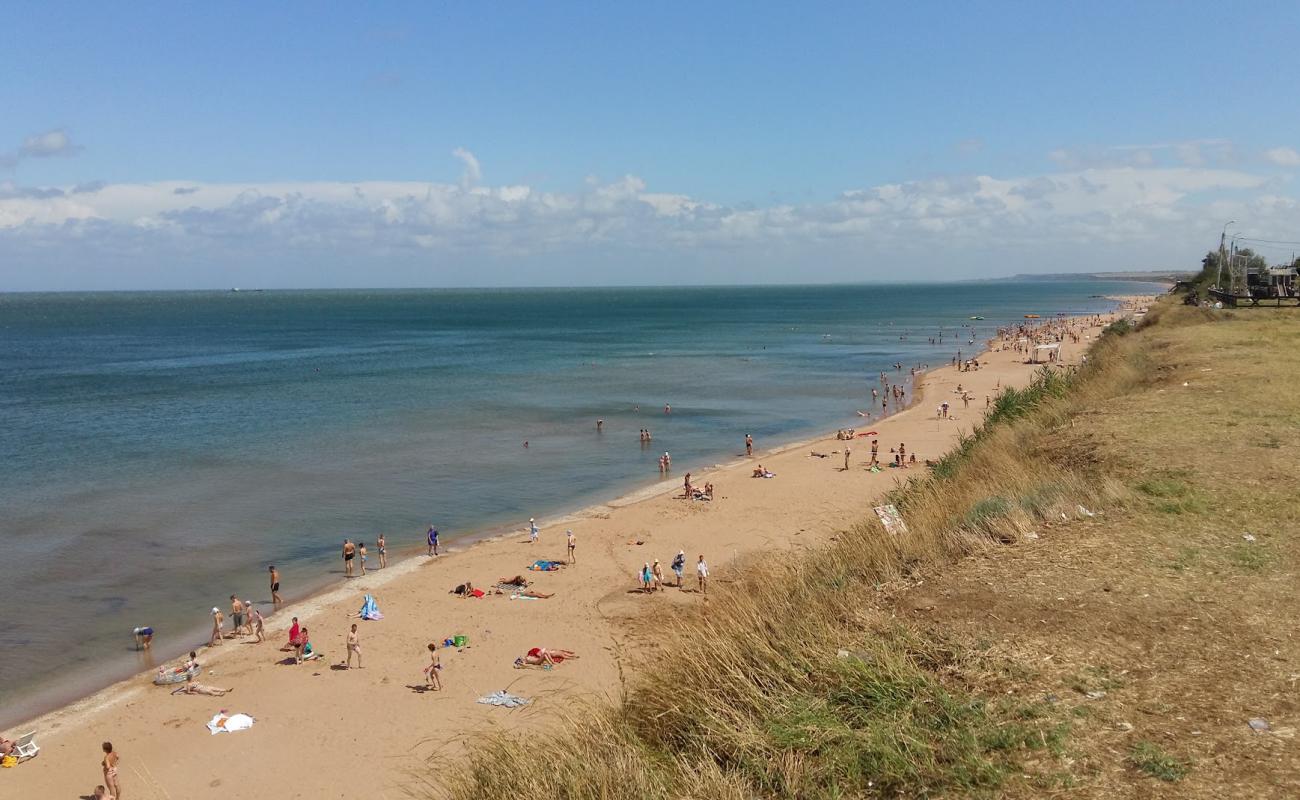 Kuchugury beach'in fotoğrafı kahverengi kum yüzey ile