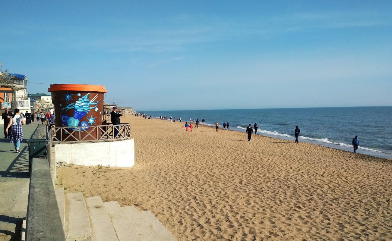 Novochurtakh Beach'in fotoğrafı parlak kum yüzey ile