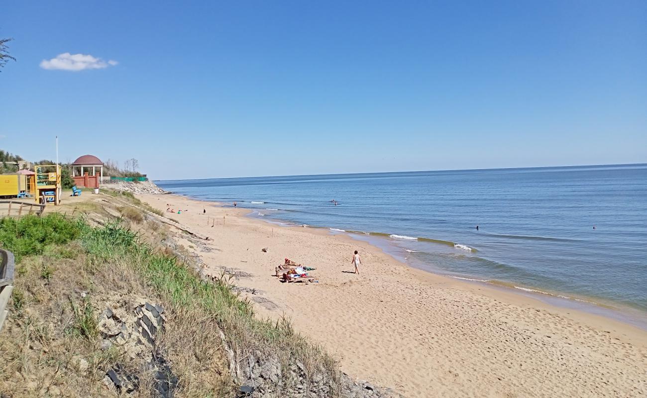 Majak Beach'in fotoğrafı parlak kum yüzey ile