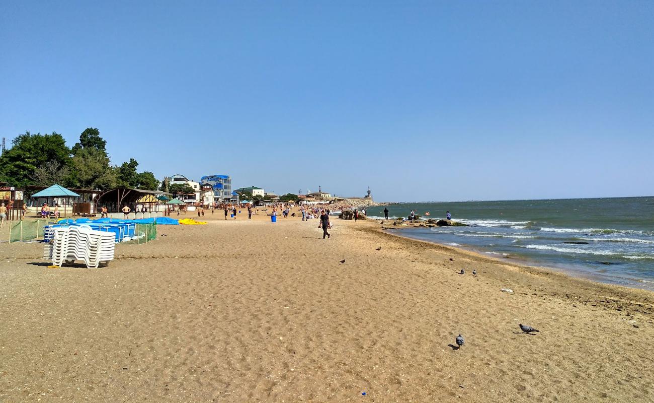 Makhachkalinskiy Gorodskoy Beach'in fotoğrafı hafif ince çakıl taş yüzey ile