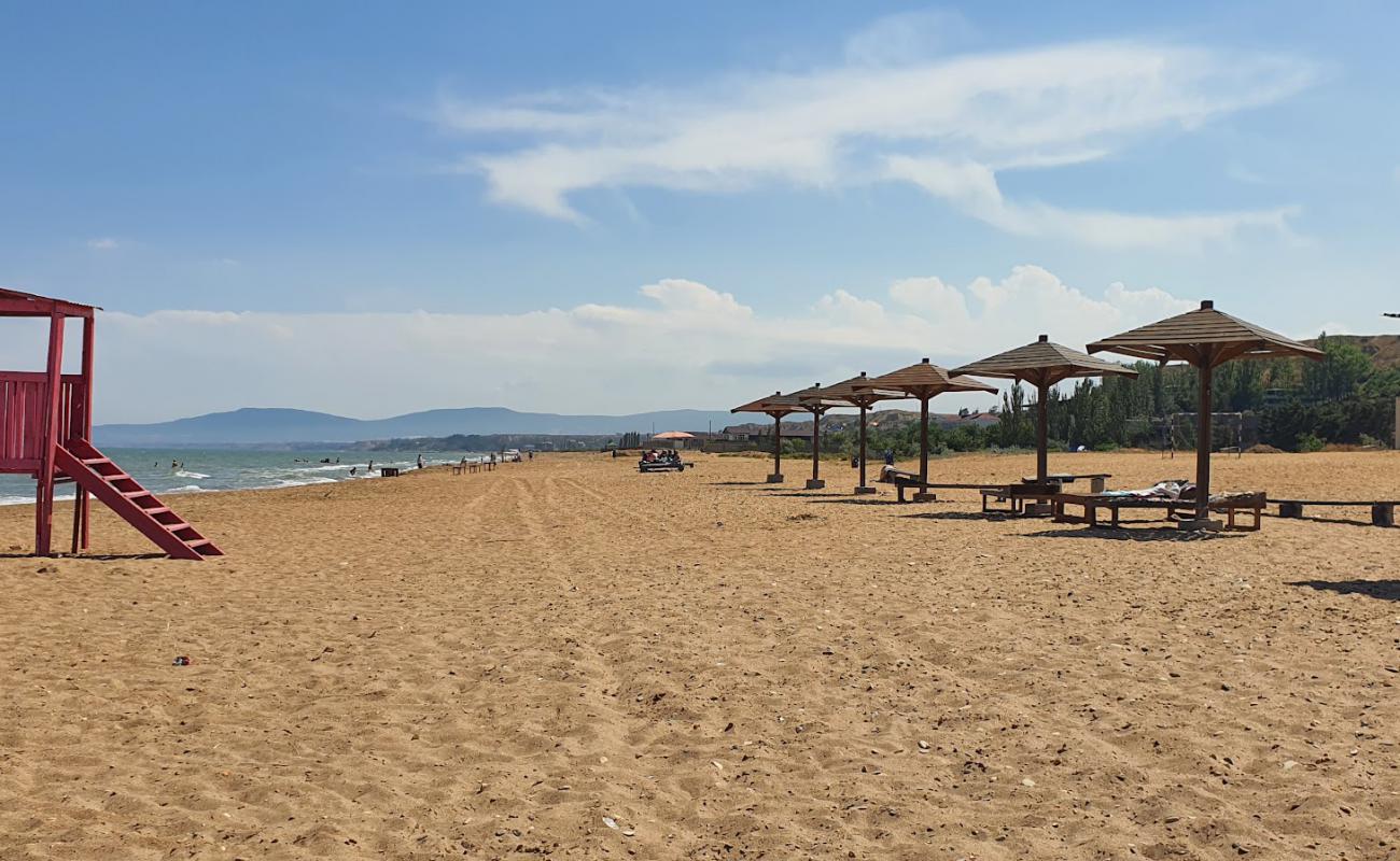 Zolotii Peski Beach'in fotoğrafı açık bej kum yüzey ile
