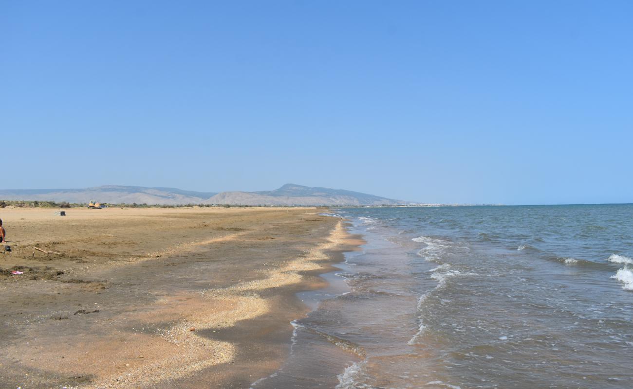 Juzhnyy Beach'in fotoğrafı açık bej kum yüzey ile