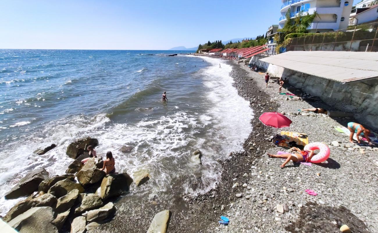 DOL Sotera beach'in fotoğrafı gri çakıl taşı yüzey ile