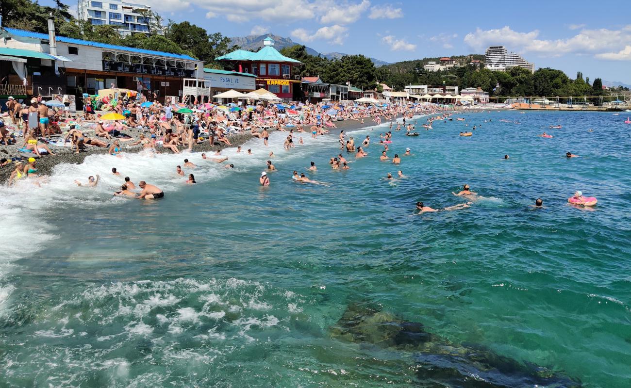 Laskoviy bereg'in fotoğrafı gri çakıl taşı yüzey ile