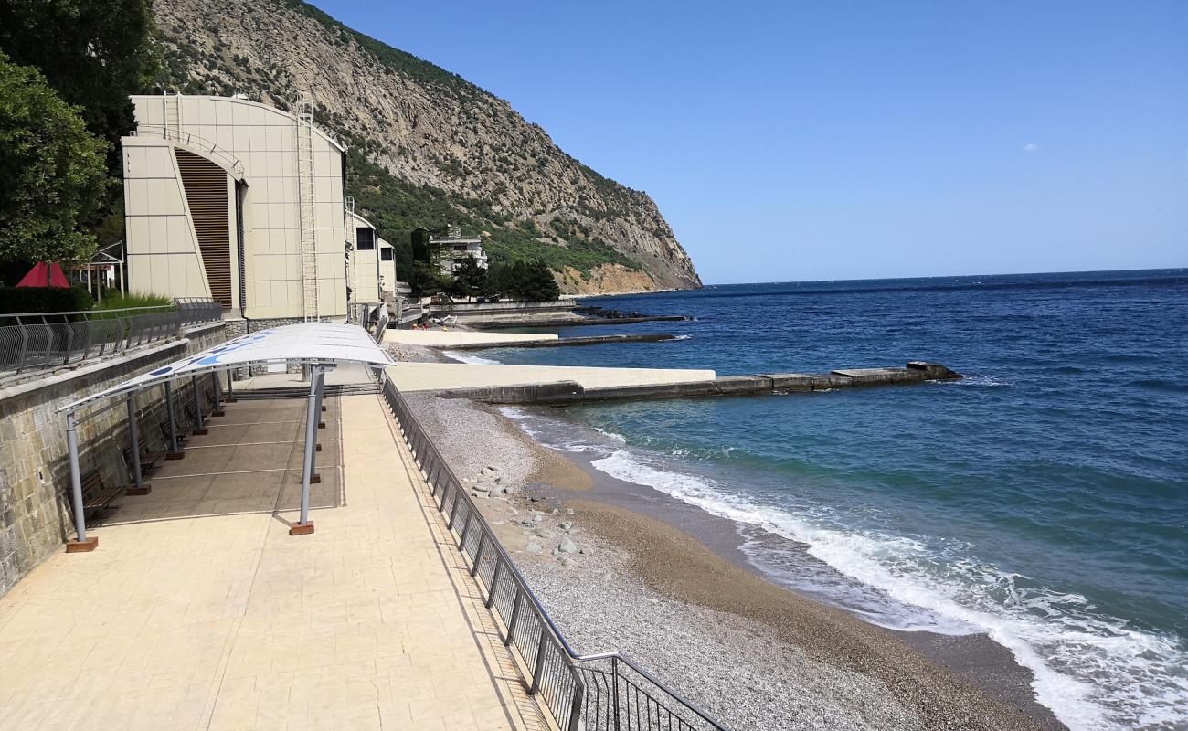 Artek beach'in fotoğrafı gri çakıl taşı yüzey ile