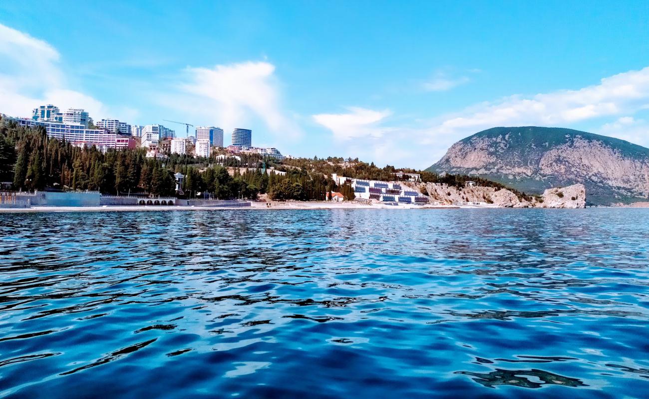 Gurzuf beach II'in fotoğrafı gri ince çakıl taş yüzey ile