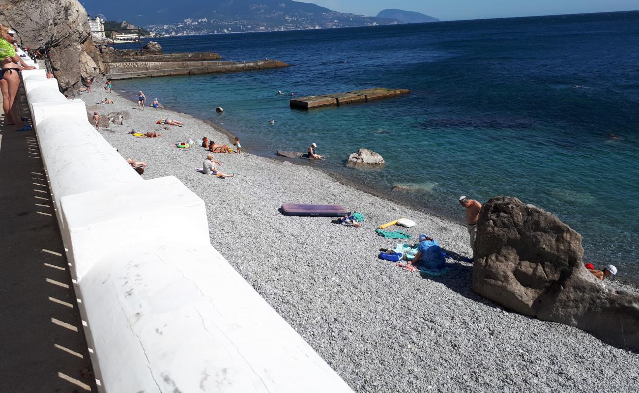 Parus hotel beach'in fotoğrafı gri çakıl taşı yüzey ile