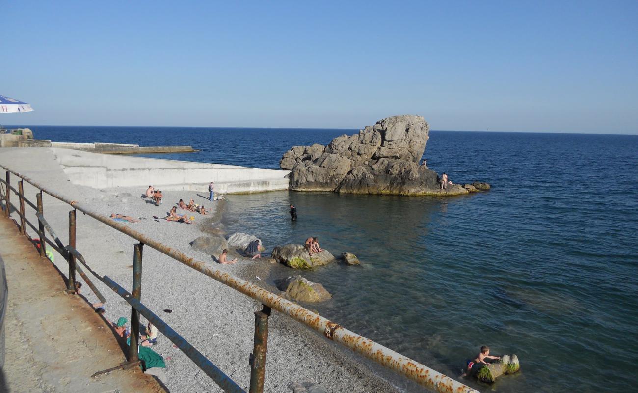 Frog beach'in fotoğrafı gri ince çakıl taş yüzey ile