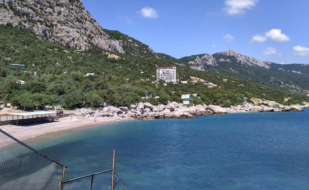 Chaika beach'in fotoğrafı gri ince çakıl taş yüzey ile