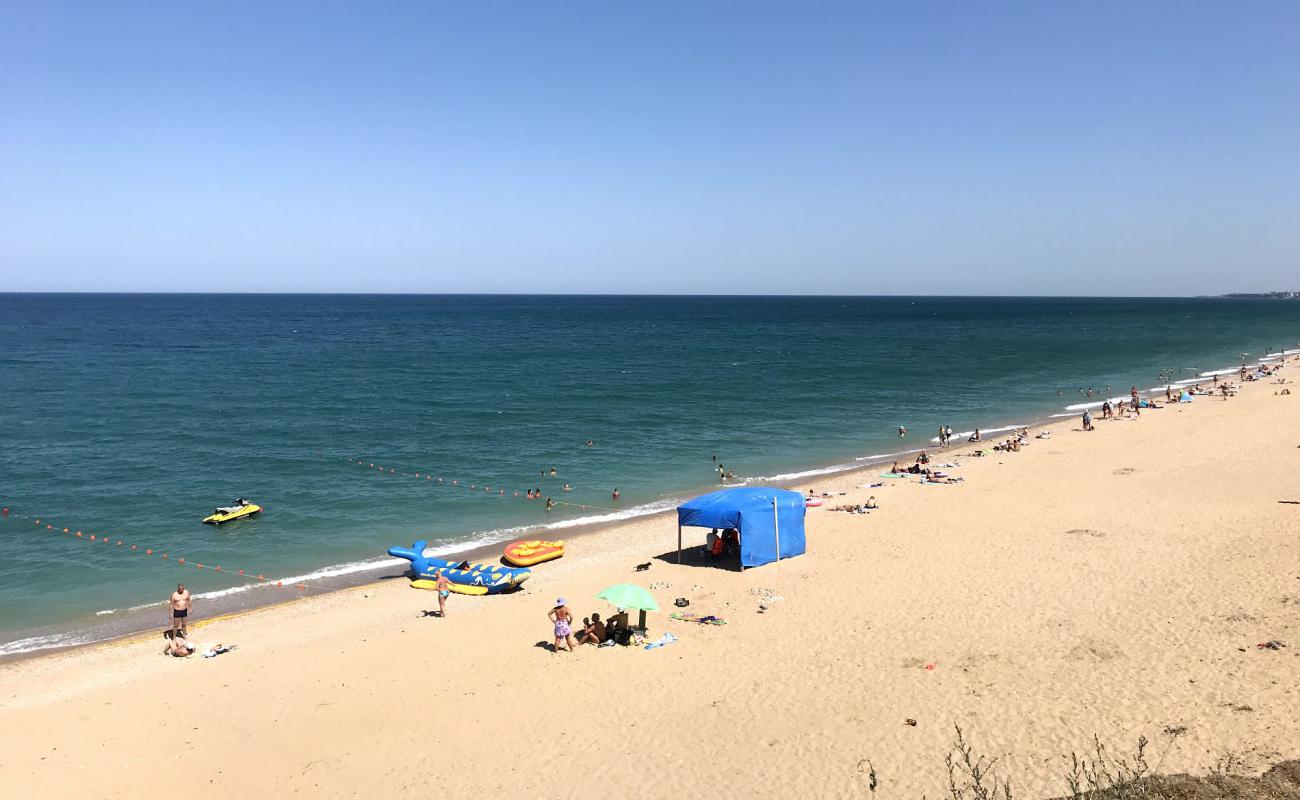 Lyubimovka beach'in fotoğrafı parlak kum yüzey ile