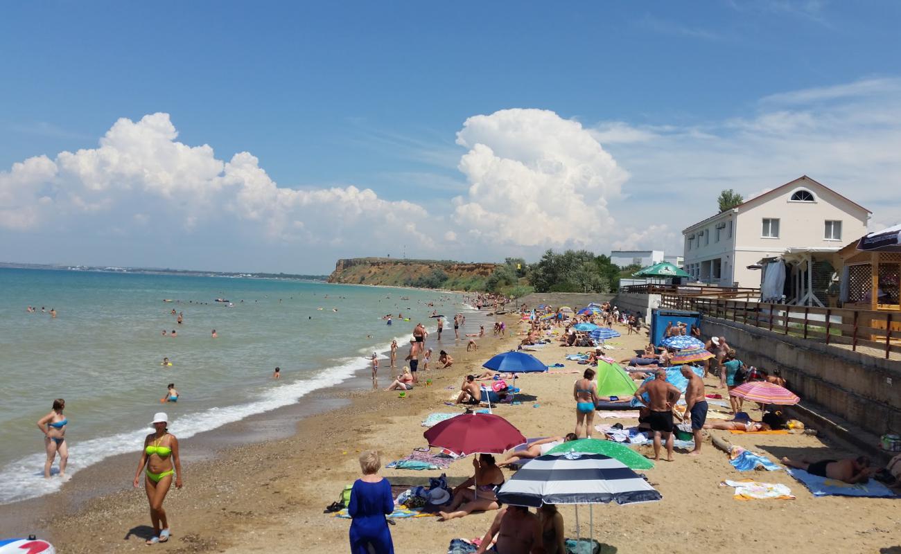 Uglovoe beach'in fotoğrafı parlak kum yüzey ile