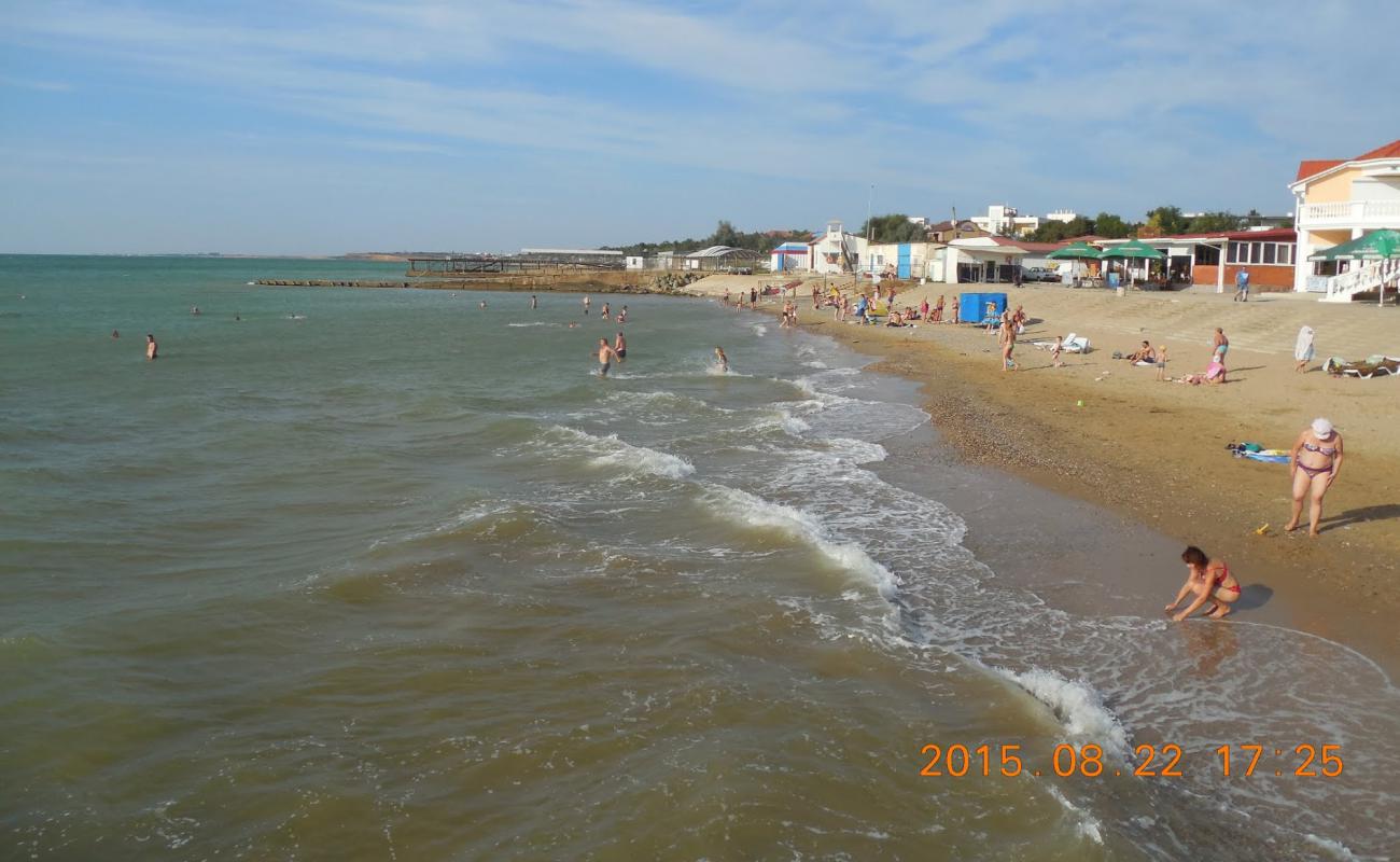 Sandy beach'in fotoğrafı parlak kum yüzey ile