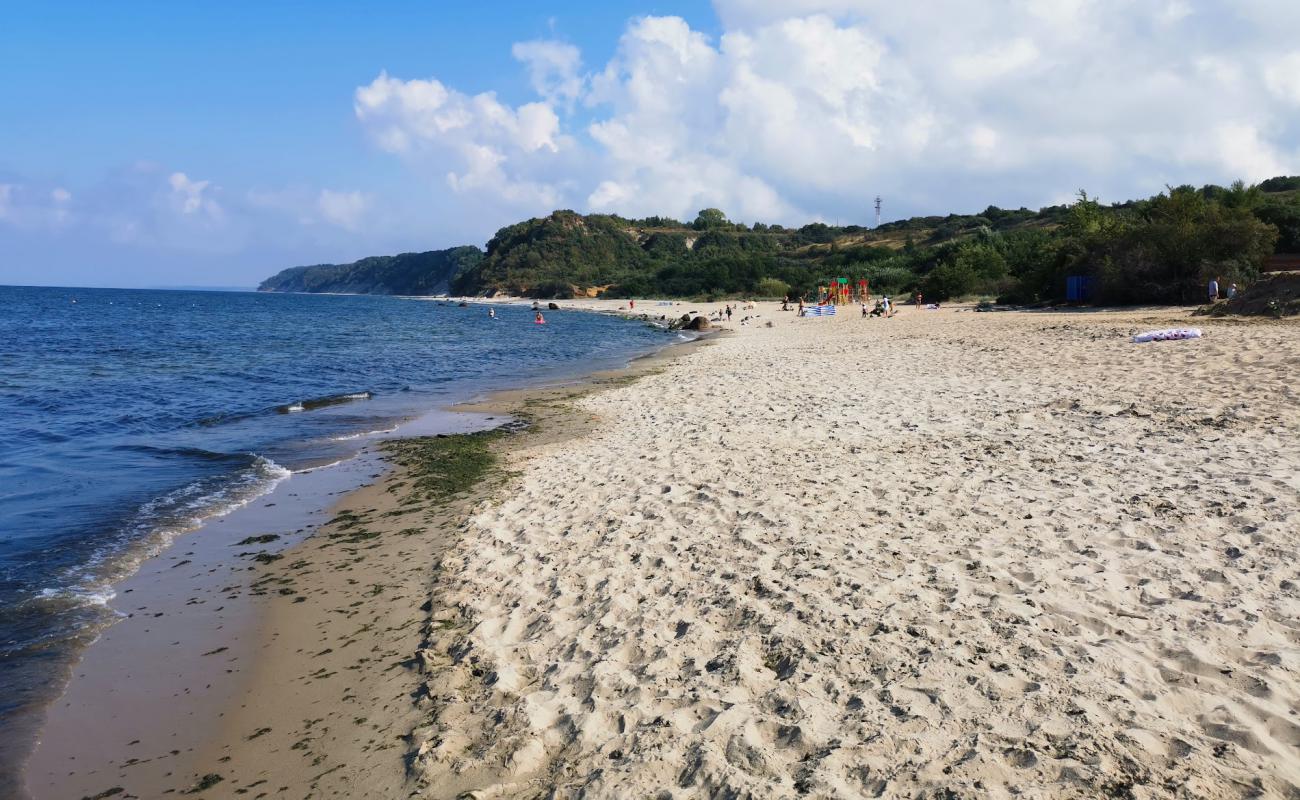 Filinskoy Bukhty Beach'in fotoğrafı açık bej kum yüzey ile