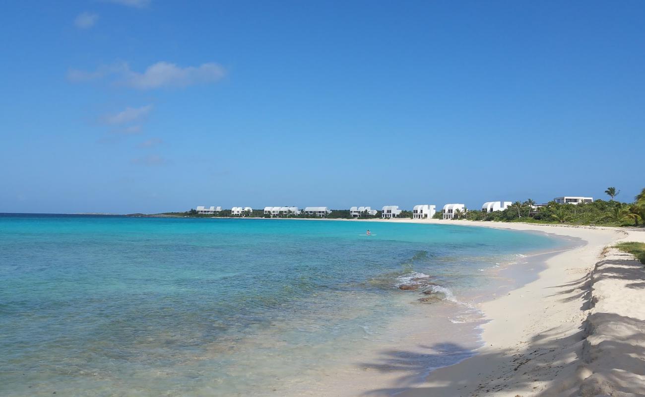 Shoal Bay Plajı'in fotoğrafı beyaz kum yüzey ile