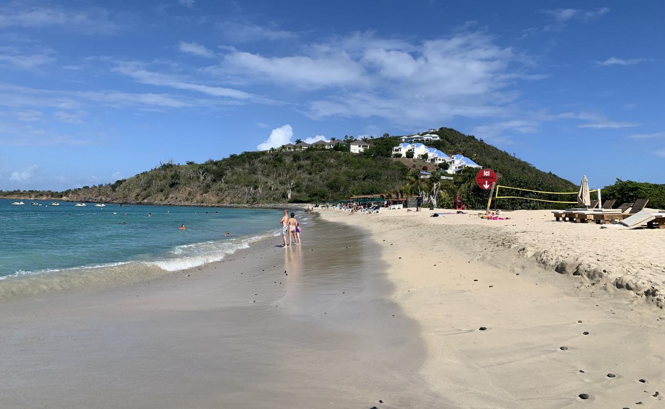 Friar's Bay beach'in fotoğrafı açık bej kum yüzey ile