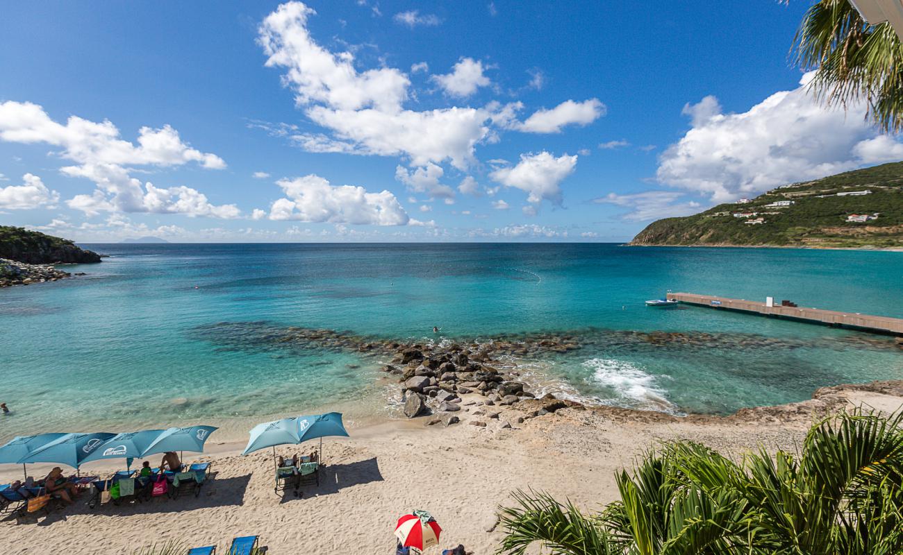 Little Bay beach'in fotoğrafı açık bej kum yüzey ile