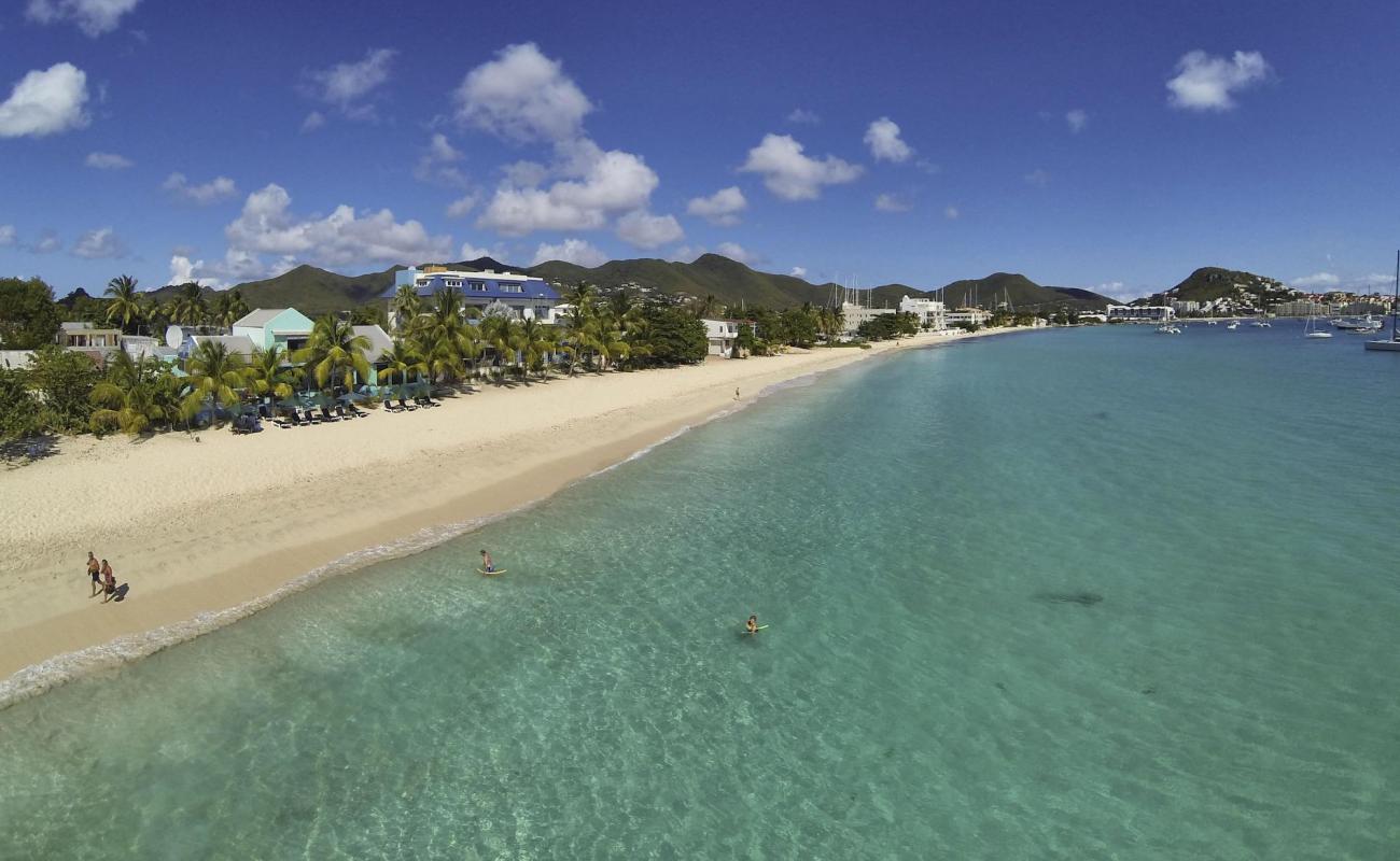 Simpson Bay beach'in fotoğrafı i̇nce bej kum yüzey ile