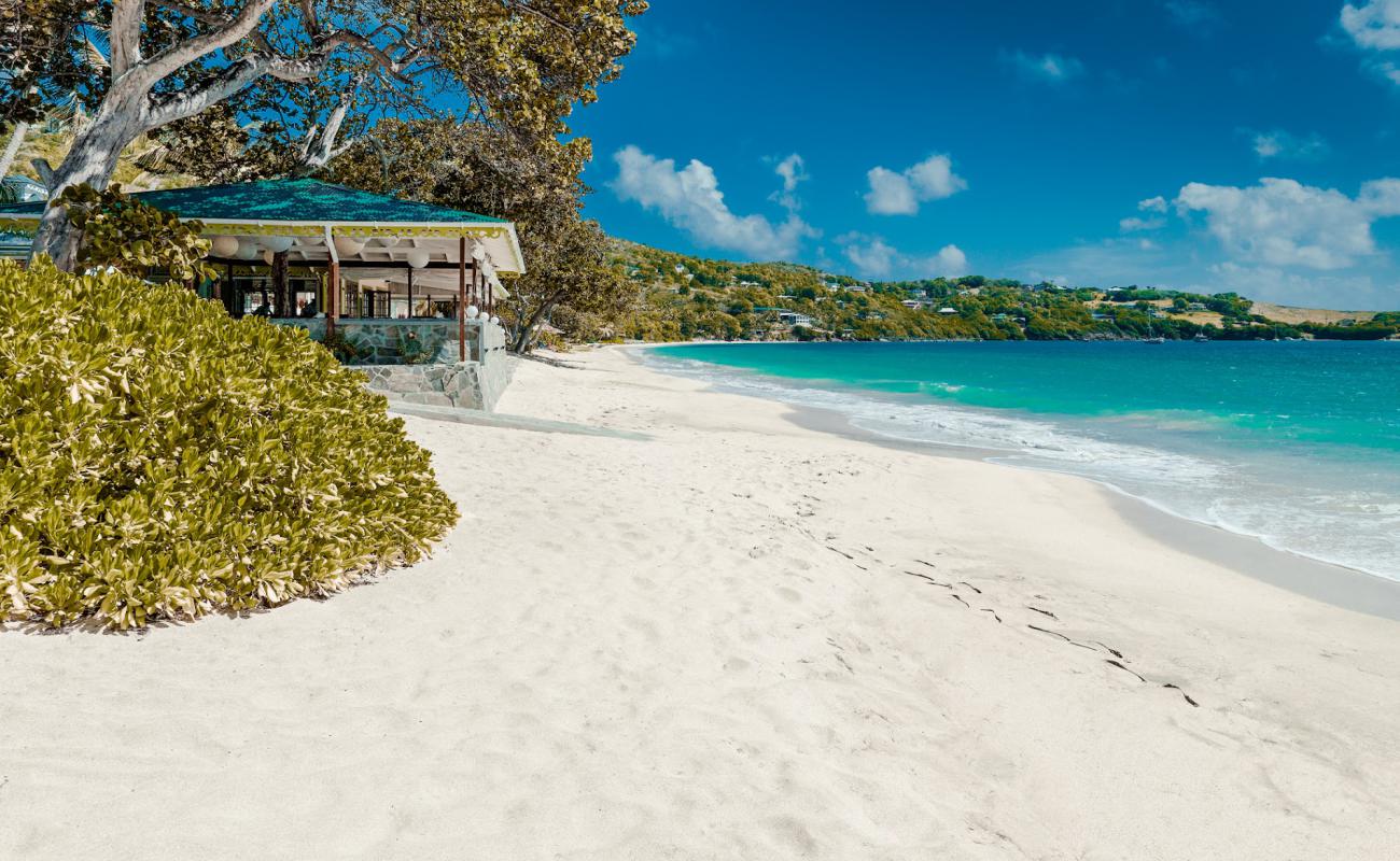 Bequia Plajı'in fotoğrafı i̇nce bej kum yüzey ile