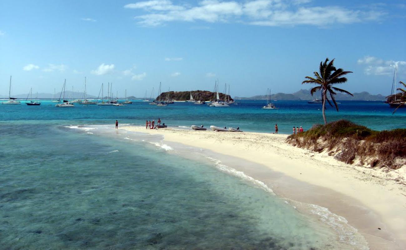 Baradal beach'in fotoğrafı i̇nce bej kum yüzey ile