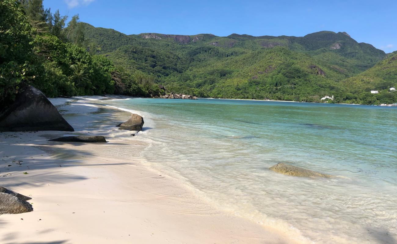 Lans Trusalo Beach'in fotoğrafı i̇nce bej kum yüzey ile