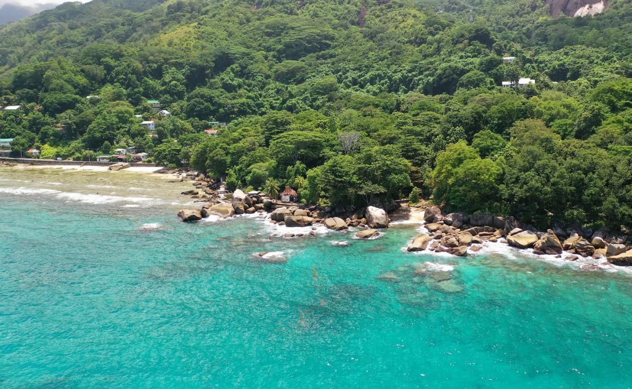 Bel Ombre Beach'in fotoğrafı parlak kum yüzey ile