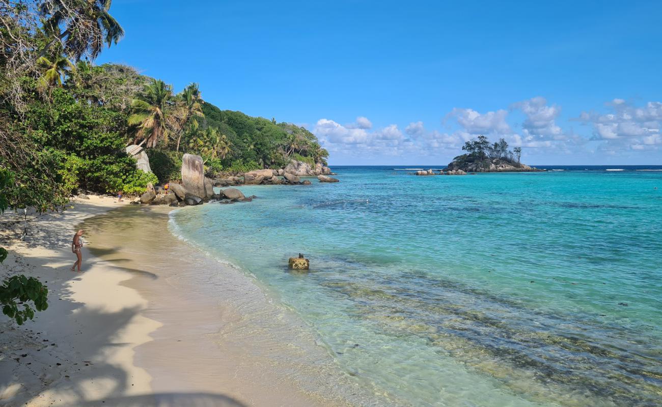 Anse Royale Beach'in fotoğrafı i̇nce bej kum yüzey ile