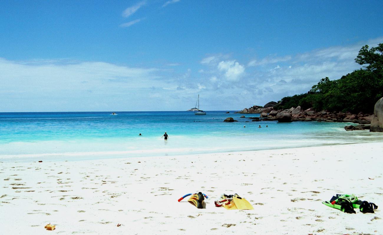 Marianne Island Beach'in fotoğrafı açık bej kum yüzey ile