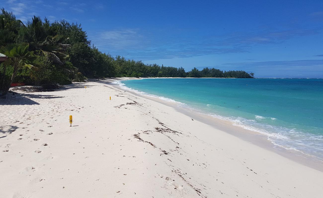 Denis Island Beach'in fotoğrafı beyaz kum yüzey ile