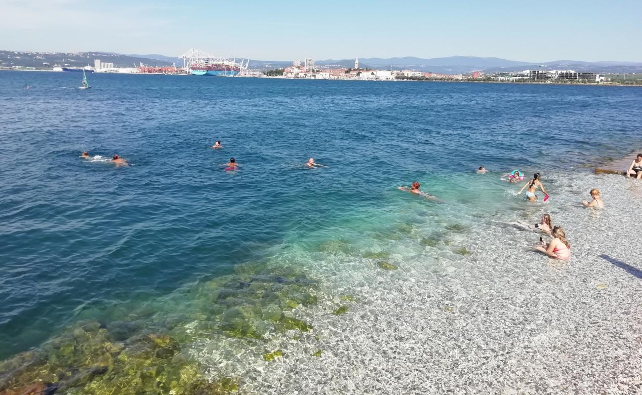 Zusterna beach'in fotoğrafı beton kapak yüzey ile