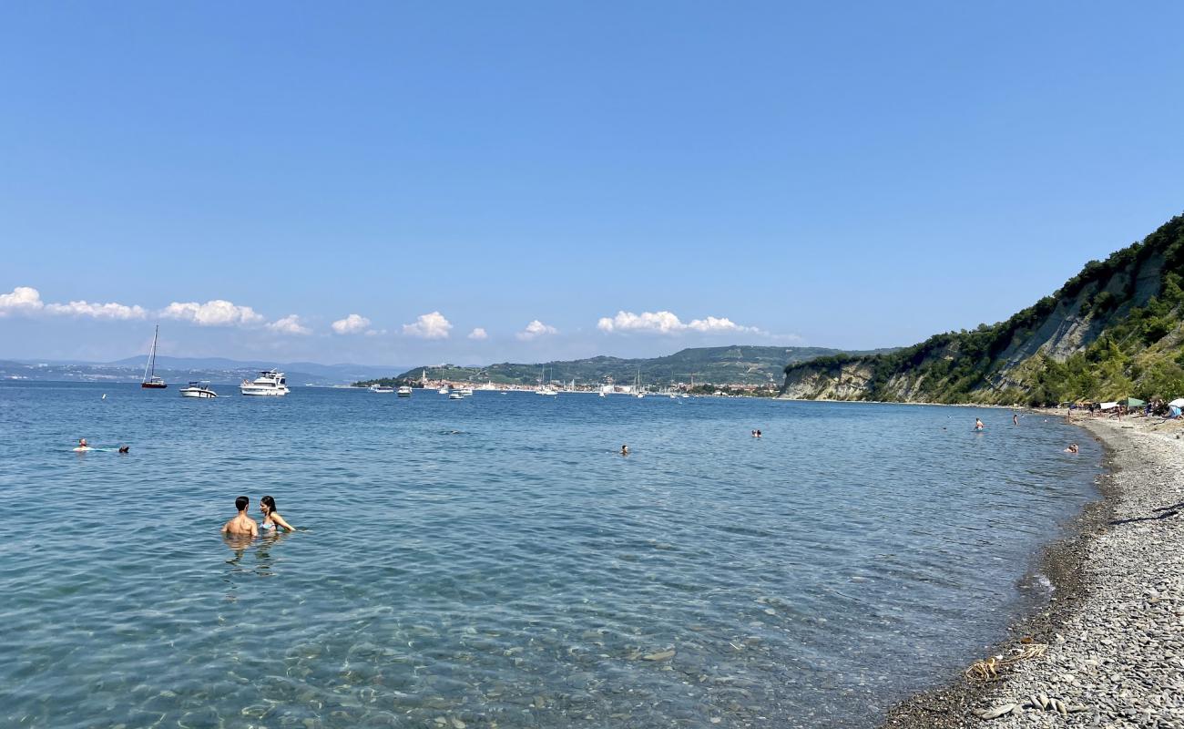Bele Skale Beach'in fotoğrafı kayalık arazi yüzey ile