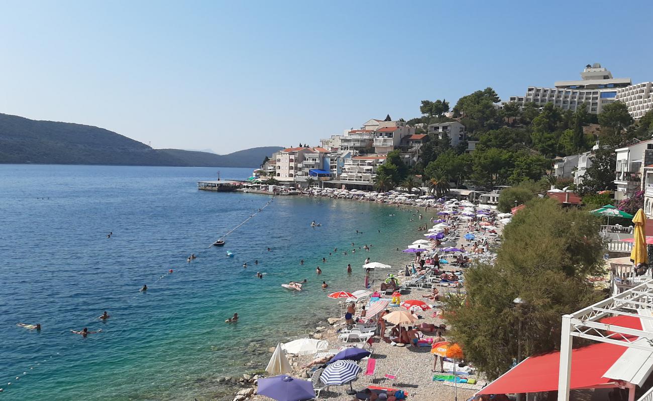 Neum beach II'in fotoğrafı hafif çakıl yüzey ile