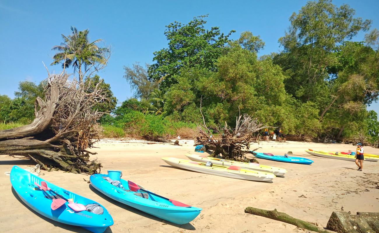 Secret Beach #2'in fotoğrafı açık bej kum yüzey ile