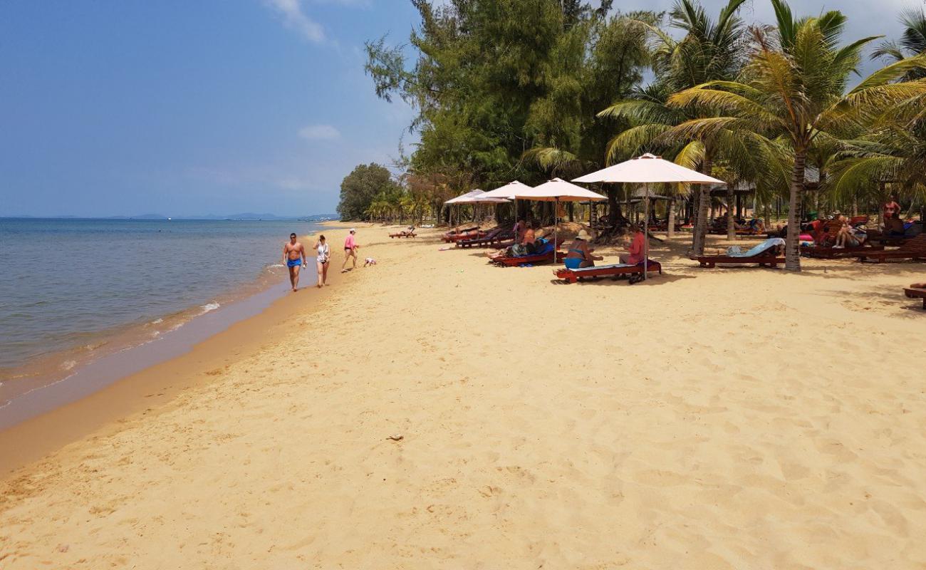 Sonaga Beach'in fotoğrafı açık bej kum yüzey ile