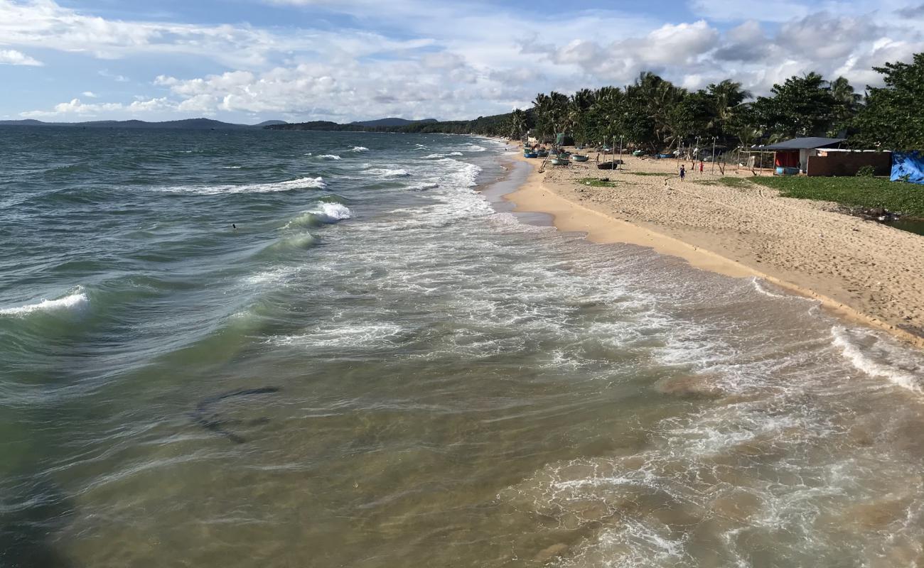 Duong Dong beach'in fotoğrafı açık bej kum yüzey ile