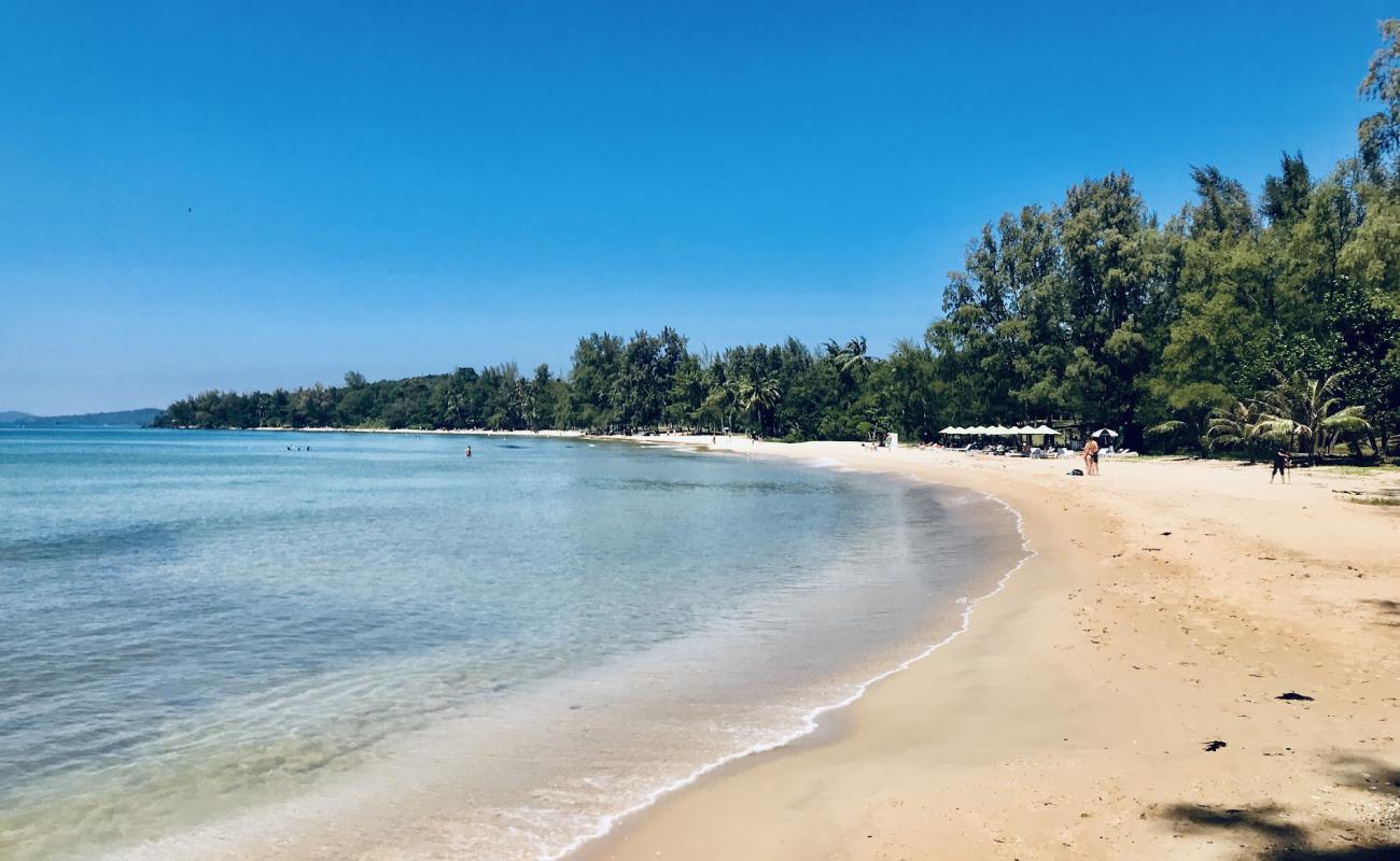 Ong Lang beach'in fotoğrafı parlak kum yüzey ile