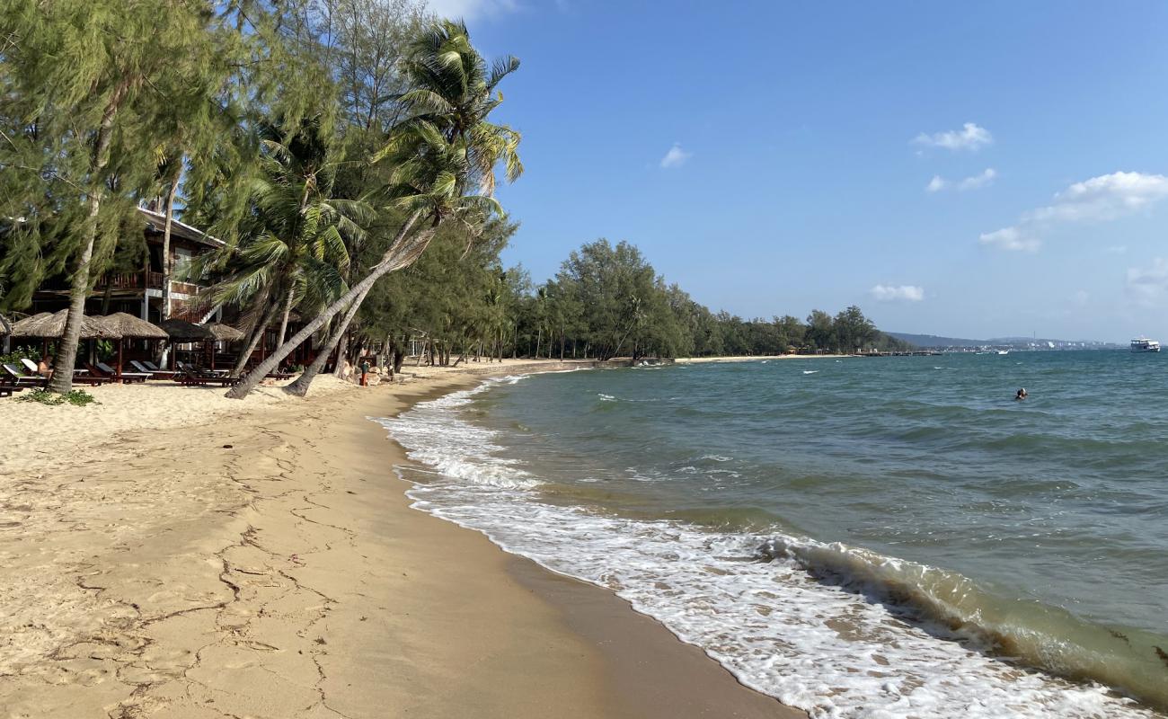 Ong Lang beach'in fotoğrafı parlak ince kum yüzey ile