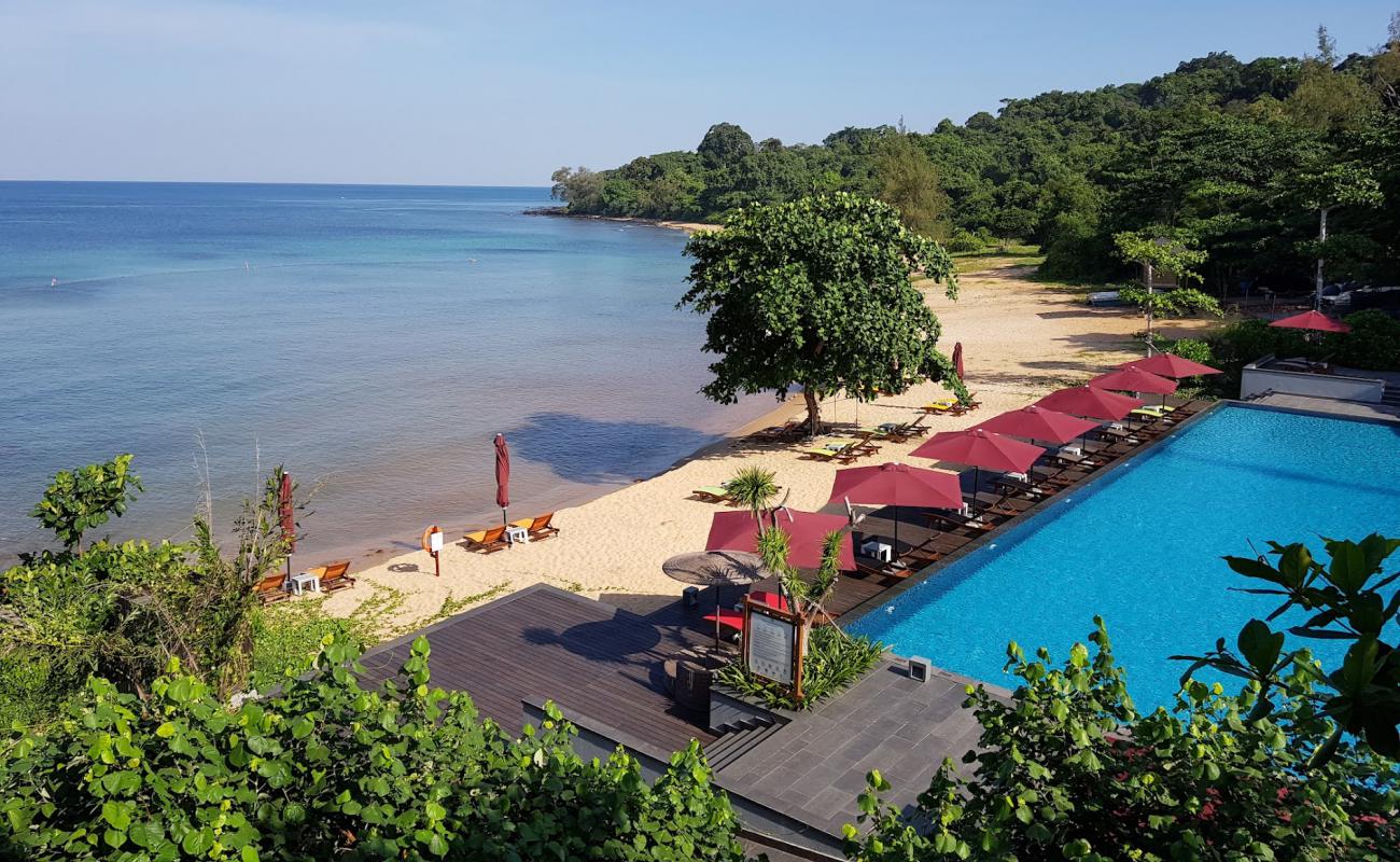 Nam Nghi Beach'in fotoğrafı açık bej kum yüzey ile