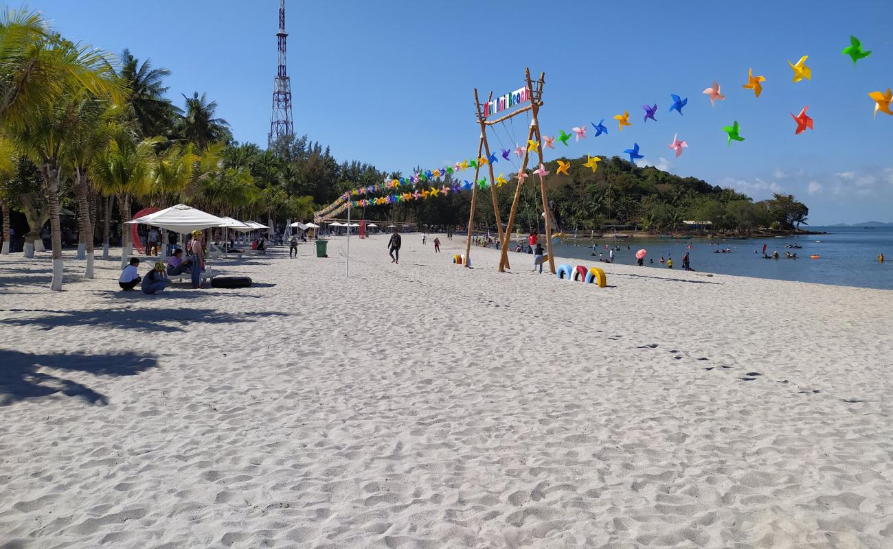 Mui Nai black beach'in fotoğrafı beyaz kum yüzey ile