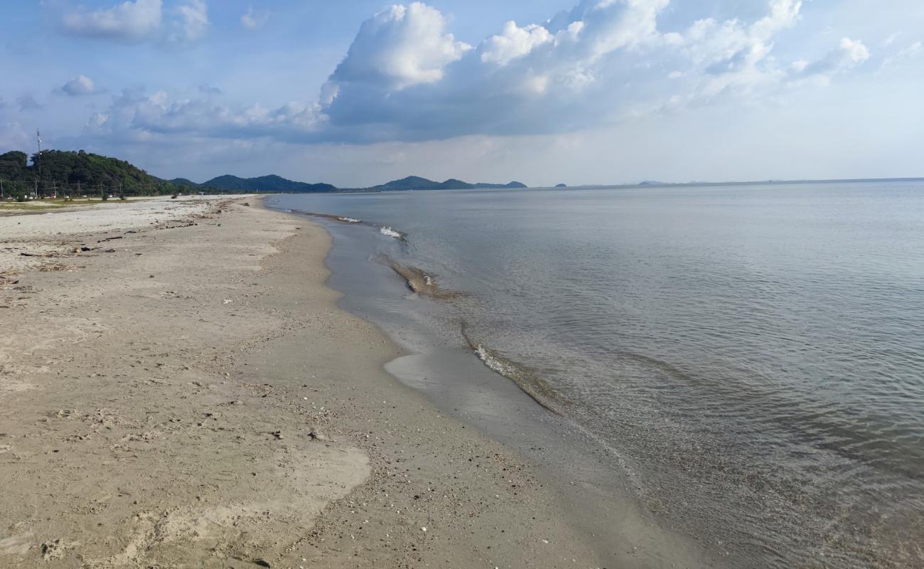 Bang Beach'in fotoğrafı çakıl ile kum yüzey ile