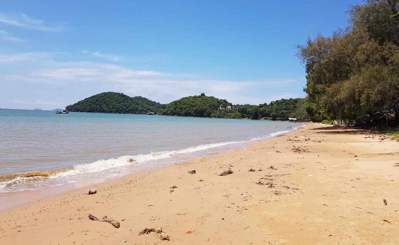 Bai Duong Beach'in fotoğrafı parlak kum yüzey ile