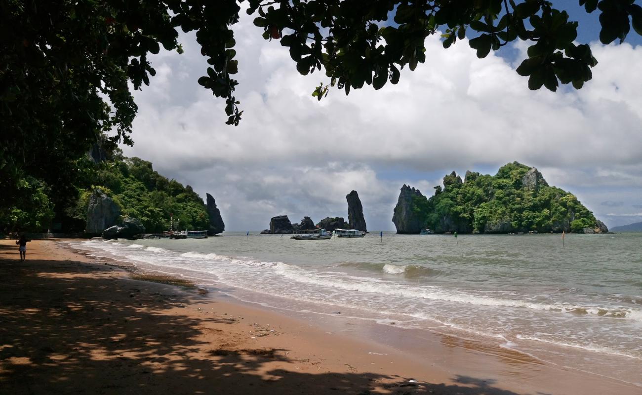 Gieng Tien Beach'in fotoğrafı açık bej kum yüzey ile