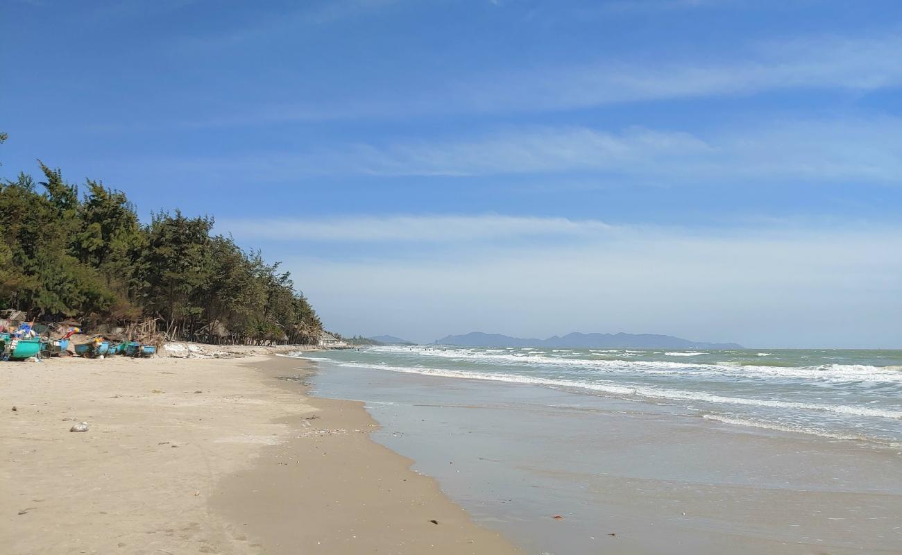 Thuy Tien Beach'in fotoğrafı gri kum yüzey ile