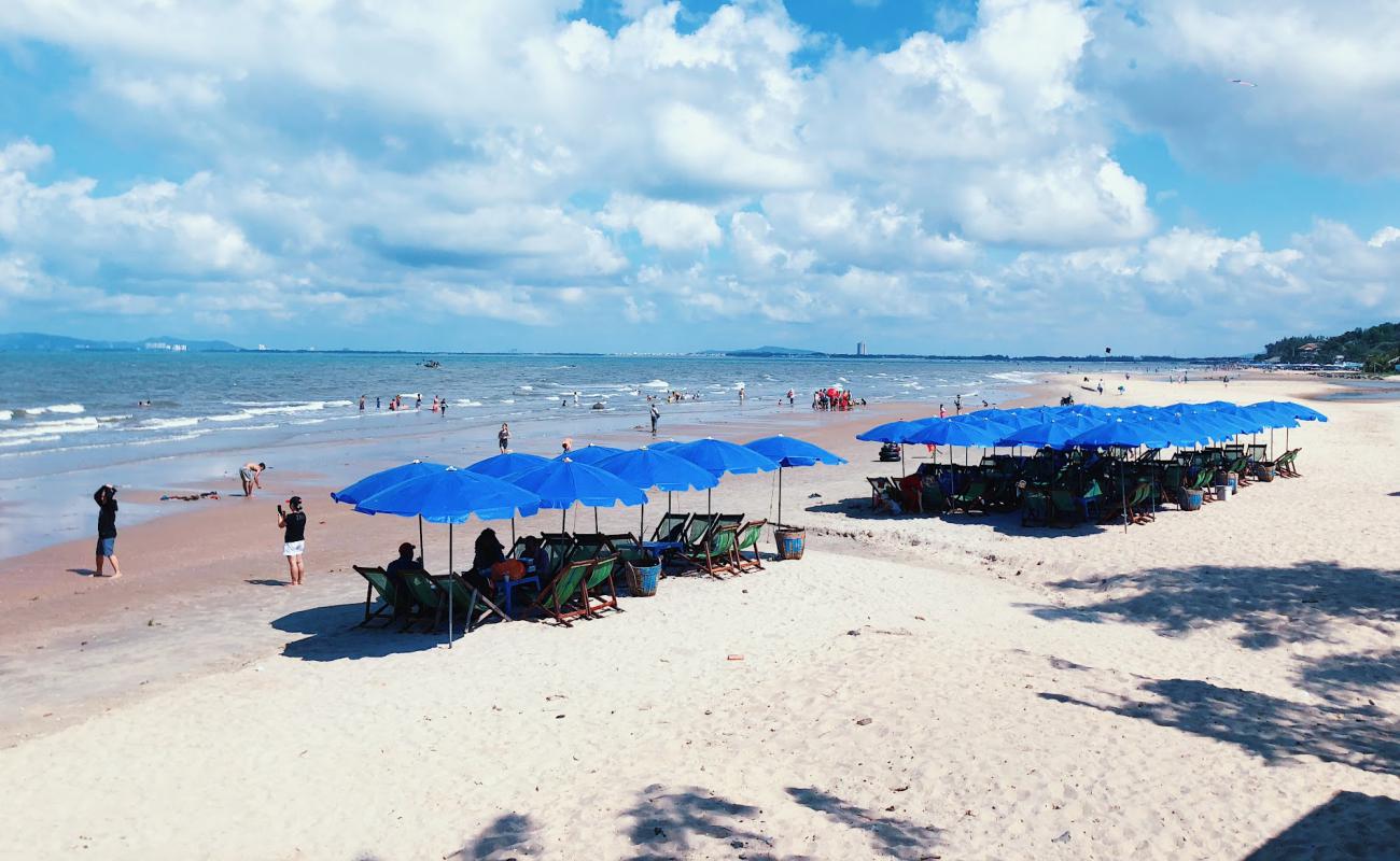 Long Hai Beach'in fotoğrafı açık bej kum yüzey ile