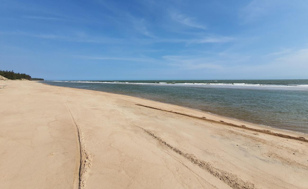 Ho Lan Beach'in fotoğrafı açık bej kum yüzey ile